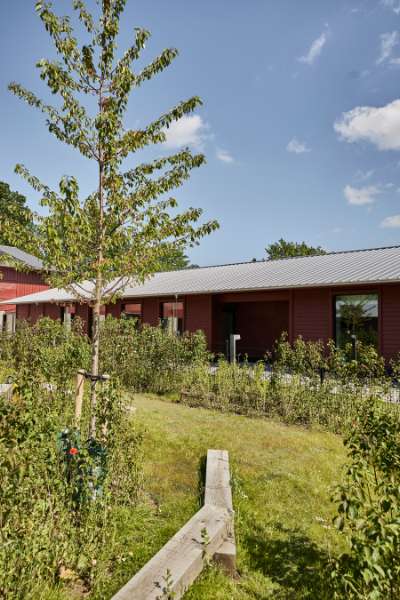 Danmarks første CO2-neutrale børnehave beklædt med stålprofiler, Børnehuset Grønnegården, Transformervej 3, 2860 Søborg